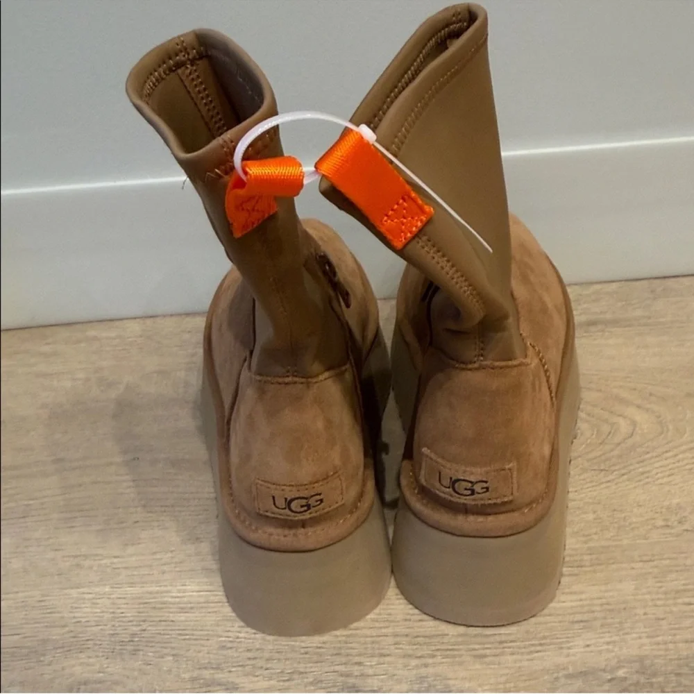 UGG Classic Dipper Boots NWT